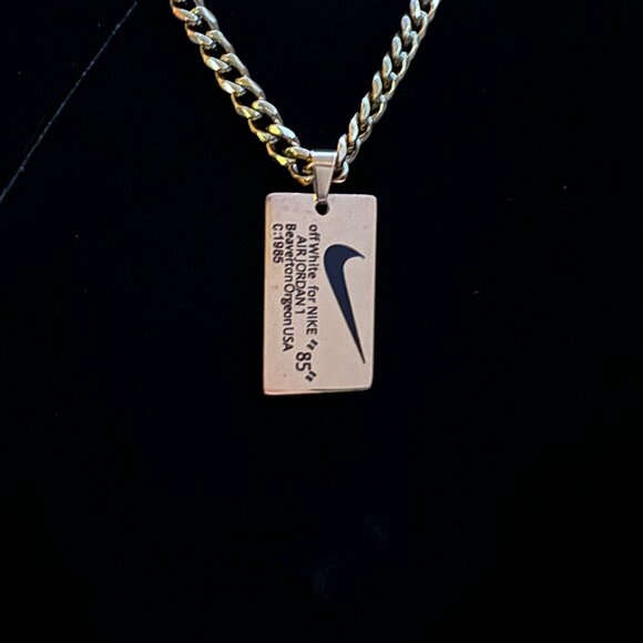 NIKE Dog Tag Pendant Chain Necklace - Gold Plated - 5mm Cuban 20" Chain - Picture 3 of 4